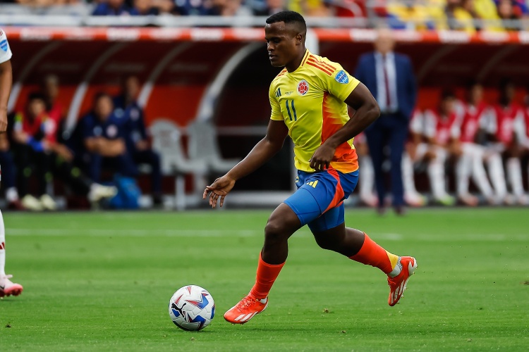 记者：帕尔梅拉斯与狼队就阿里亚斯转会达成协议，费用2500万欧元